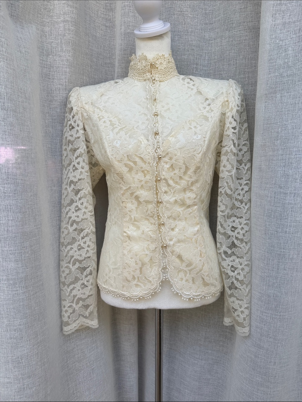 Scott McClintock ivory lace vintage blouse high Victorian collar  pearl buttons